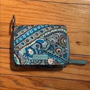 VERA BRADLEY never used wallet. Perfect condition!